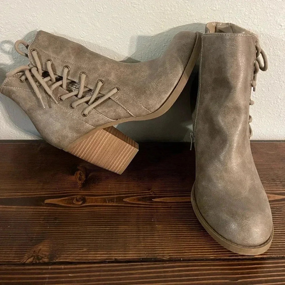 vintage 7 eight Shoes - Vintage 7 Eight booties Women’s Size 10M
